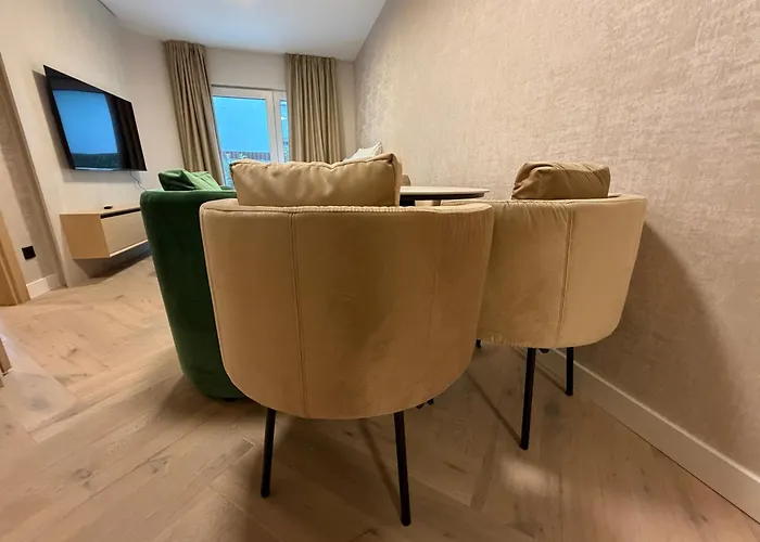 Luxury Modern Near Metro *