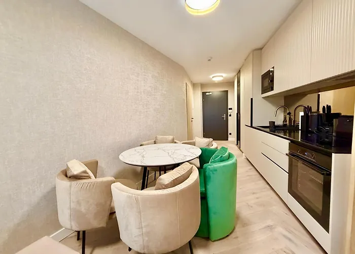 Luxury Modern Near Metro *