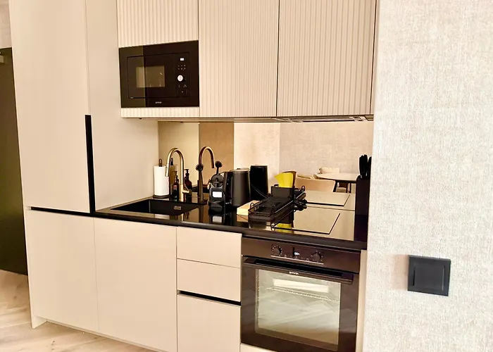 Luxury Modern Near Metro Appartement *